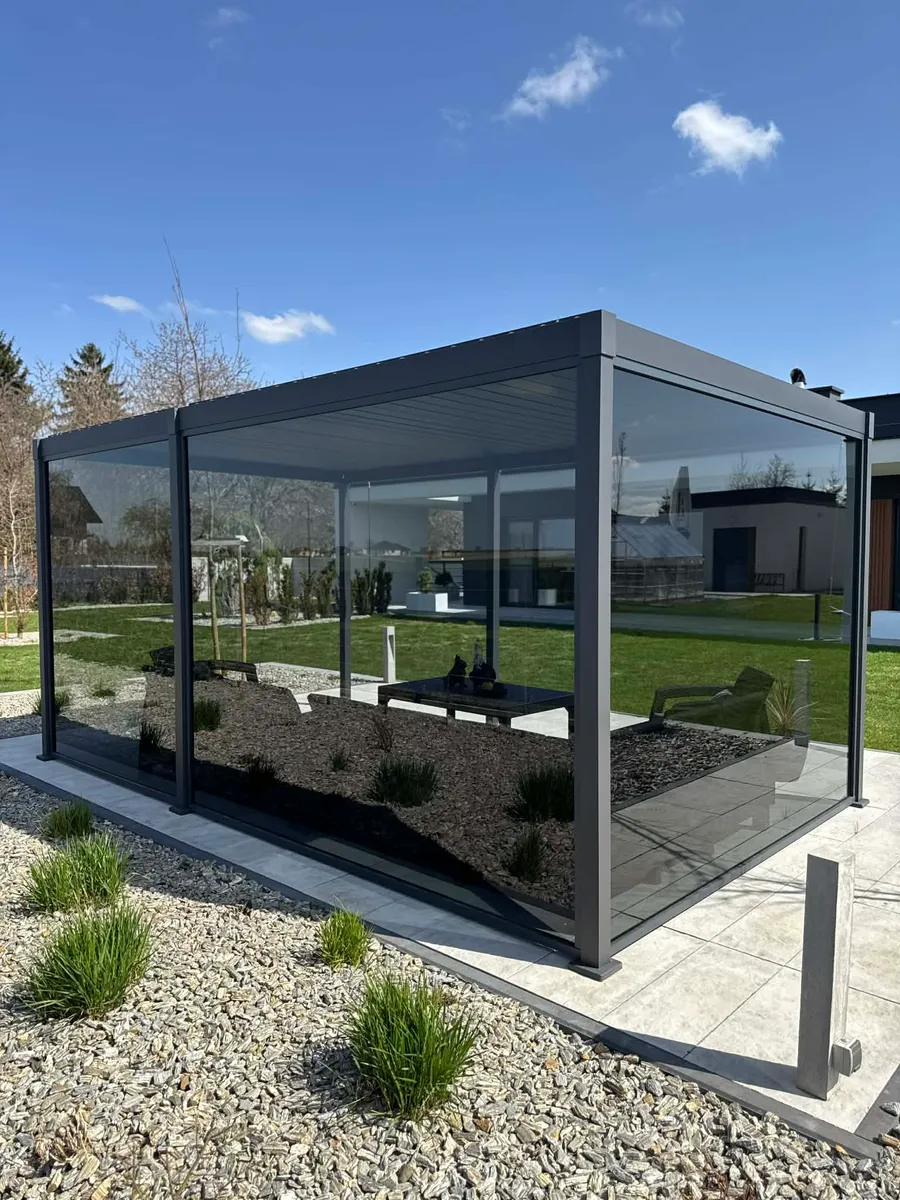Pergola Perglasso z pełnym przeszkleniem
